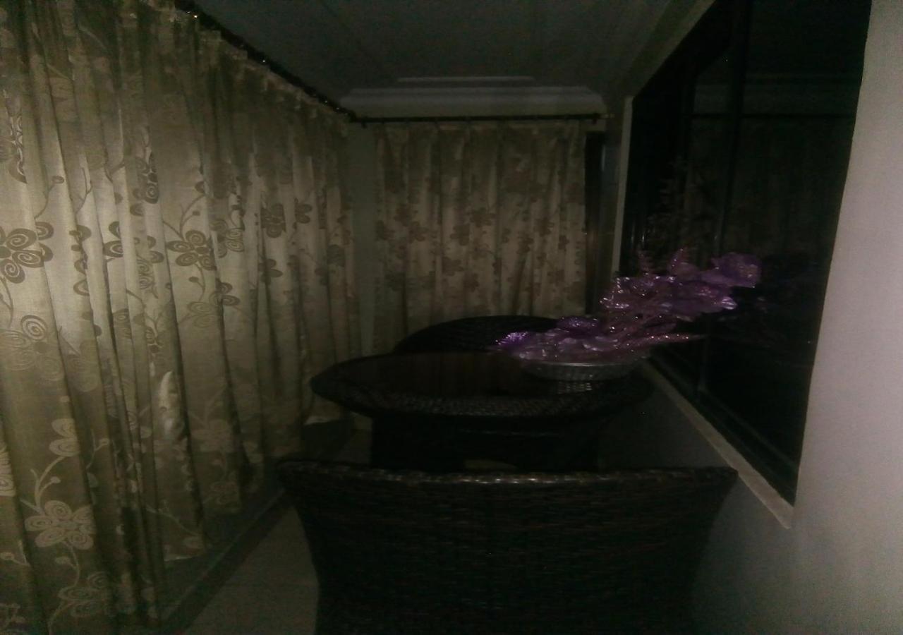 Hotel Monsoon Palace Guwahati Ngoại thất bức ảnh