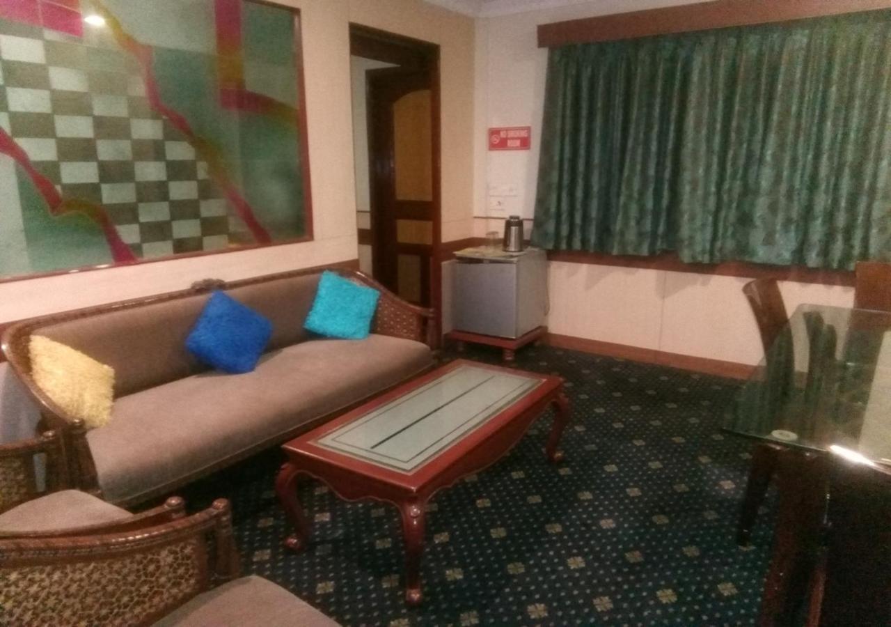 Hotel Monsoon Palace Guwahati Ngoại thất bức ảnh